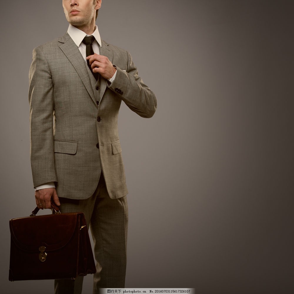 穿西服的男人图片