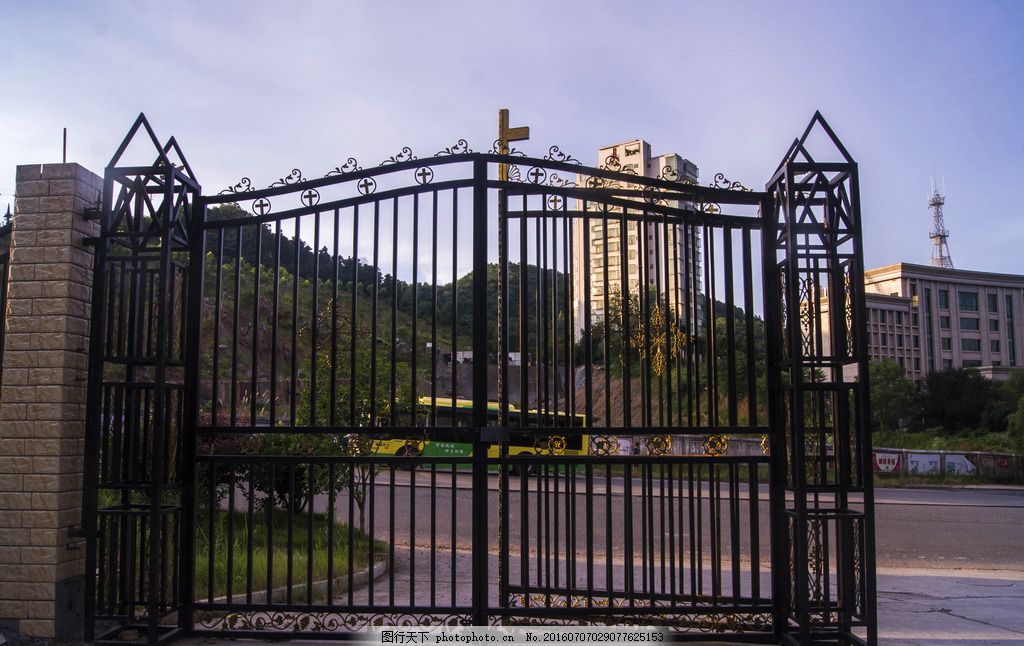 铁门 铁艺 大门 雕花铁门 门 建筑摄影 摄影 建筑园林 其他 240dpi