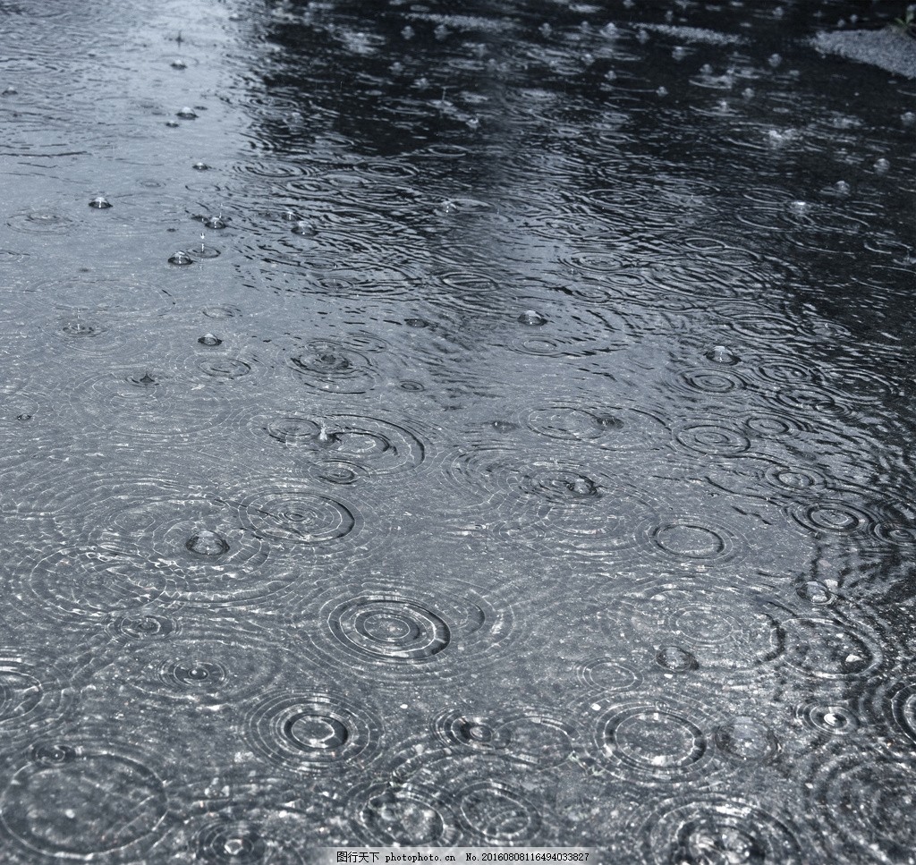 天上下雨不下水雨到地上变成水为什么下雨不下水.对下联