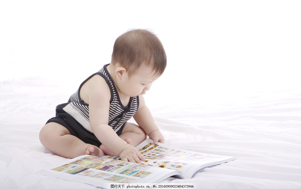 看书的婴儿 可爱 新生儿 宝宝 睡觉 萌宝宝 可爱宝宝 漂亮宝宝 萌娃 萌小孩 小孩 外国人物 儿童 幼儿 少儿 超萌 小儿 小朋友 孩童 童年 婴儿成长 婴儿护理 育婴 婴儿 摄影 人物图库 儿童幼儿 摄影 人物图库 人物摄影 300DPI JPG