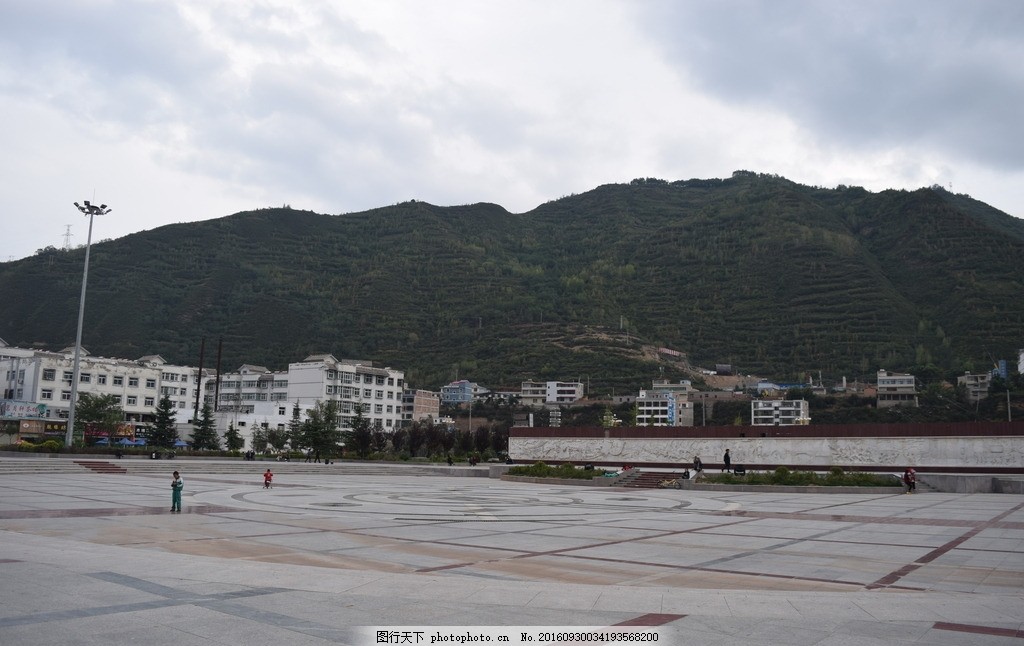 甘肃 宕昌 宕昌县 县城 城市 时代广场 广场 摄影 自然景观 自然风景