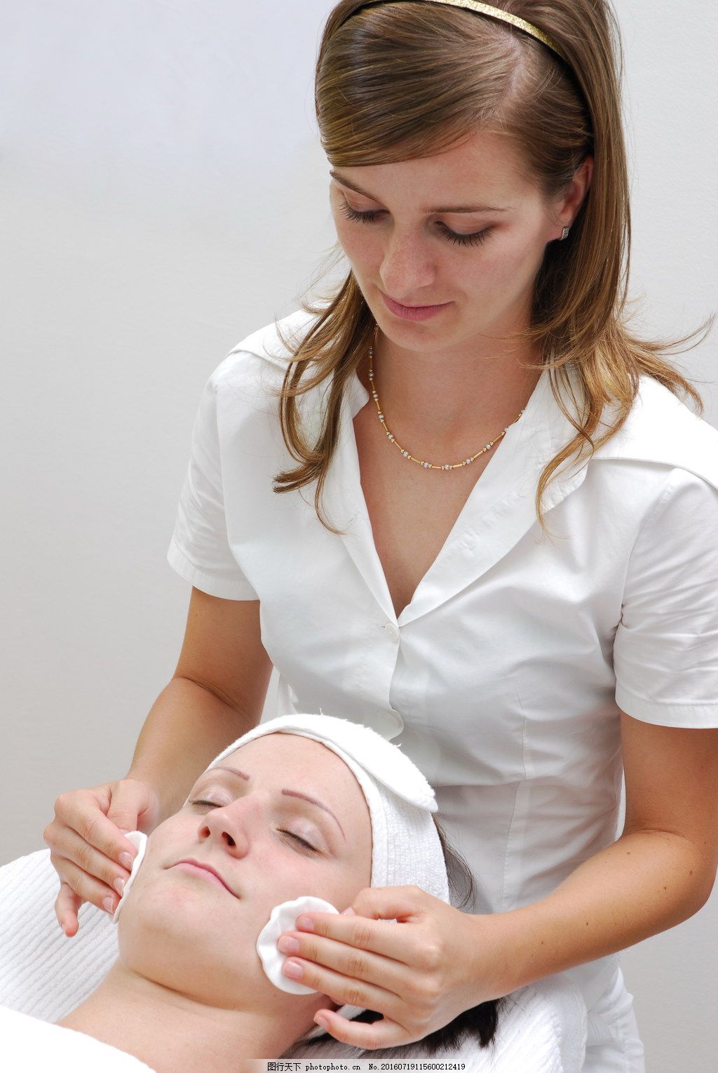 女人面部脸部护理面部SPA面部整形整容图片下载 - 觅知网